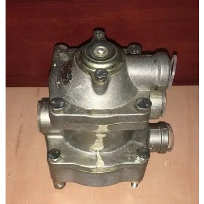 Клапан управления тормозами прицепа (КУТП-2) 