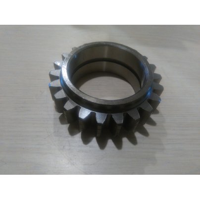 Шестерня промежуточная разд.коробки Z=22 52-1802091