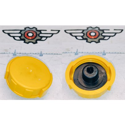 Крышка топливного бака МАЗ КАМАЗ полуоборотная ПЛАСТИКОВАЯ БЕЗ ЗАМКА 082-1103010 РФ