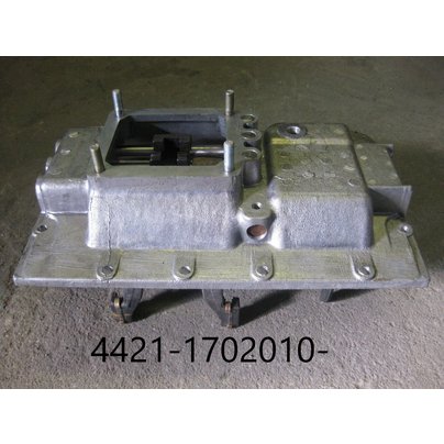 Крышка КПП (механизм переключения передач) МАЗ-4370 Н/О в СБ. (верхняя) большая 4421-1702010-30