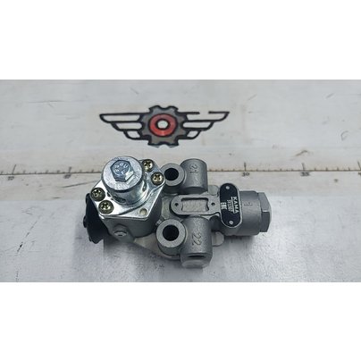 Кран уровня пола МАЗ MAN BPW SAF SCHMITZ  