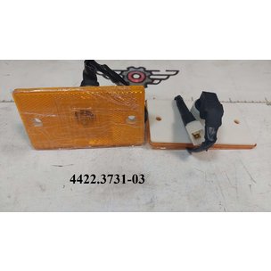 Фонарь габаритов боковых 4422.3731-03 под лампочку А-24-5 оранжевый 24В со жгутом РФ